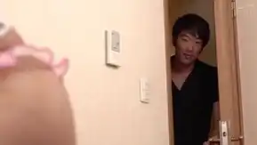 友人の彼女のいやらしいTバックハミ尻に興奮！両手両足を拘束し固定極太バイブでエロ尻イキ潮連続噴射！