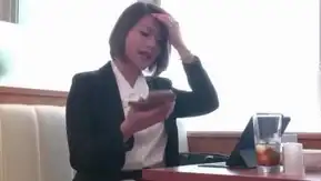 北関東方面への一泊二日の地方出張で会社の経費削減の一環でツインの相部屋で現地泊する事になってしまった女上司と絶倫部下 今井夏帆