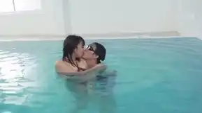 CHINASES SUB  ド田舎のプールに現れるすんごい性欲の巨乳水着お姉さんに誘惑されて朝がくるまで射精させられ続けた夏 ま