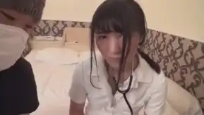 装扮成护士玩起医生玩法城咲安娜