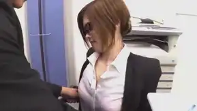 パンツを脱いでもメガネは外しません！〜美人OL〜