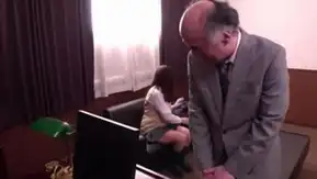 让女孩听自己话的药物被开发出来 校长放学后的自由研究 美谷朱里 雾岛樱