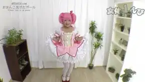 まゆ \/ オマンコ見せたガール \/ B: 100 W: 73 H: 88