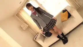 SEX経験1回の超美少女J●がイラマに初挑戦！覚束ない所作でチ●コと指を喉奧に突っ込み口マ●コを刺激♪初々しさ満點のほぼ処女マ●コを生ハメ&生中出し！