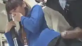 痴漢 在公車裡看到氣質美女 忍不住用我的大肉棒摩擦她