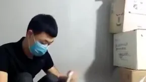 Parte 4 de una linda chica de buena apariencia y pechos pequeños juega con cuerdas SM, atada y azotada con accesorios, no te la pierdas 1