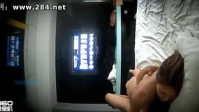 【电视房偷拍】长得很像香港女明星应采儿被男友各种姿势不