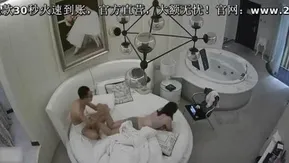 【ホテル盗撮】焦らした後に下着を脱いで強引に挿入