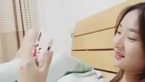 颜值不输女星的白皙性感美女宾馆被男友手嘴齐上玩的兴奋不