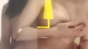 广州知名姐妹花雪儿月儿大尺度私拍流出超乳晕雪儿被纹身炮