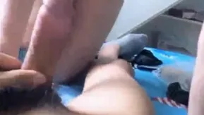 东北口音90后大鸡巴小伙和丰满女友白天直播啪啪玩69