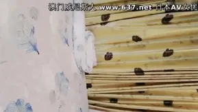 夜狼出击嫖妓兵团老司机龙哥小旅馆嫖妓偷拍直播气质C奶眼镜妹被抱起快速抽插