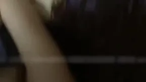 朋友家里草他女朋友眼睛蒙起来玩3p，她都不知道分享给狼友欣赏，真实拍摄