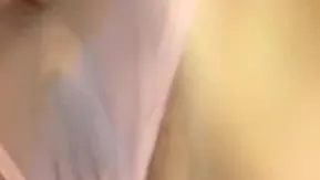 【国内自画撮り生放送】男に奉仕するのが上手なヤリマンビッチが下から上に舐めて全身を徘徊してフェラする