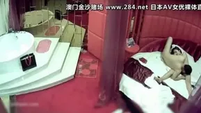 【国产酒店偷拍】娇小的身材戳起来就很有快感