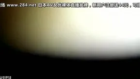 色白で優しい彼女のピンク色の小さな白ウサギはとても魅力的で、彼女の光沢のある黒いマンコは非常に熟練しています。