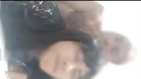 约战骚浪高铁乘务员 时间紧任务重 抓紧时间干一炮 衣服没脱撩起后裙 趴着后入啪啪猛操 爆精颜射