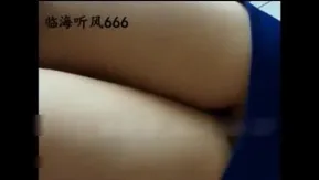 脱下她的制服~慢慢进去她的身体，尽情享受一番