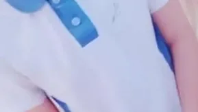 嫩到出水的萝莉学生妹穿着学生制服收费开播肤色红润白皙娇乳粉穴