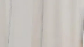 小逼粉嫩流出白浆好想舔一舔