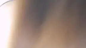 妖艳丰满美女穿着高跟鞋揉大奶
