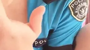 翘起屁股很性感的美女主播阳光下各种姿势换着扣逼道具自慰出水大秀