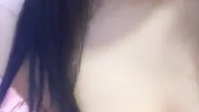 又一位大姨妈期间直播搞逼的女主播与狼粉聊天各种挑逗这主播真的好骚清晰对白