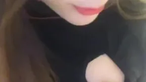 身材苗條顏值不錯美女主播性感情趣裝單腿黑絲床上雙道具雙
