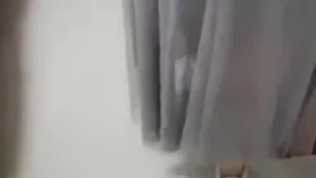 骚男找良家小少妇被迫与人玩3P，一个拍一个干骚男