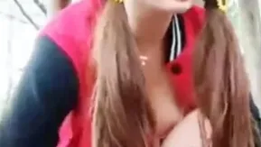 野外凉亭花了一百多块玩了个4P猛壮士轮操三女