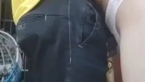 美女演绎饥渴难耐等不急的骚女勾引送外卖的小哥啪啪啪连干