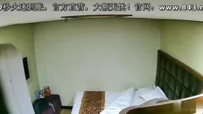嘴唇凑上去之后就一发不可收拾~一边聊天一边打砲，原来这就是情侣间的日常~