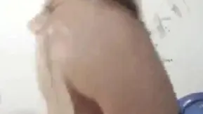 かわいい鹿が自撮りして踊ります～ (2) セクシーなダンスの後、彼女のオマンコをくすぐられて、自分で気持ちよくなり始めます～