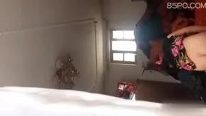 阿姨偷情裙子都还没脱撩起来就马上开始了