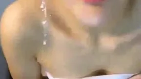 La sexy celebridad de Internet que dice ser la pequeña Fan Bingbing cree que los obsequios que se les dan a los espectadores son muy pocos.