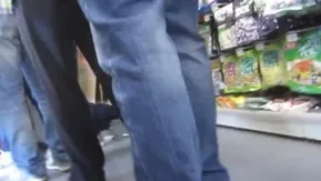 真?偷拍神人!!高级相机在手 石榴裙下的任何秘密一个都不漏! 17