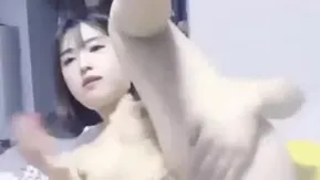 漂亮短髮妹子全程自慰不会只露半脸 她玩得开心观众也爽