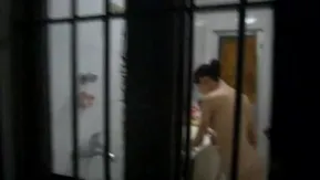 看到国中妹洗澡 想装作没看见却无法..