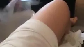 按摩弟遭女主播勾引！边按边美乳狂抖….连番高潮　网：该换工作了