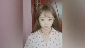哥哥来玩嘛~好热喔~赶快把衣服脱掉~