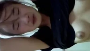 被吊起来凌迟的女孩