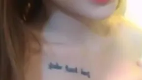 有点风骚的正妹主播~某个角度有点像蝴蝶~直播插穴给乾爹们看~?好想你射在我的嘴巴里~?