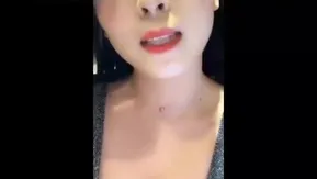 高颜值哈师大22岁学生妹琉夏大刺激首秀流出 揉美乳玉指速插浪穴 第一次就玩这幺疯 完美露脸 高清完整版012857002227