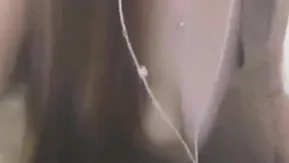 极品女神主播一副娃娃脸豪乳这对大扎能玩到虚脱自慰插穴嗯嗯的呻吟声听的心痒痒对白清晰