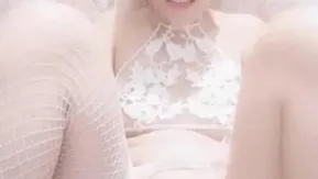 颜值不错挺嫩妹子情趣装自慰秀 沙发上张开双腿跳蛋塞逼逼无毛非常诱人 很是诱惑喜欢不要错过