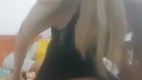 骚气面罩少妇双人啪啪大秀开裆连体丝袜椅子上干完再到床上猛干很是诱惑喜欢不要错过