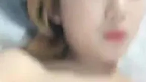 长相清纯挺嫩萌妹子露奶露逼白皙皮肤逼逼毛毛浓密近距离特写非常诱人很是诱惑喜欢不要错过