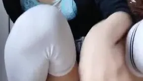 短发少妇女优林美玲直播自慰秀棉袜肉丝按摩器震动道具JJ抽插逼逼无毛很是诱惑喜欢不要错过