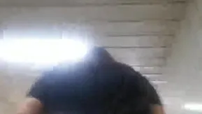 南韩地铁尾随抄底偷拍美腿短裙～30