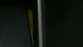 南韩地铁尾随抄底偷拍美腿短裙～28